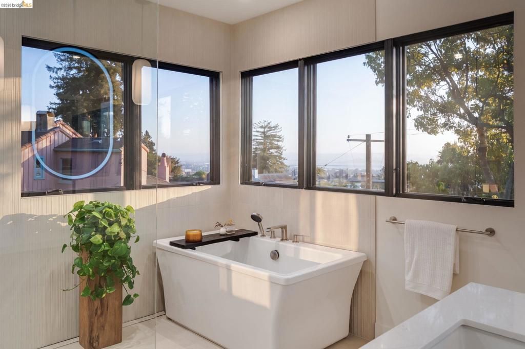 Image 15 of property listing at 1409 Scenic Ave, Berkeley, CA 94708