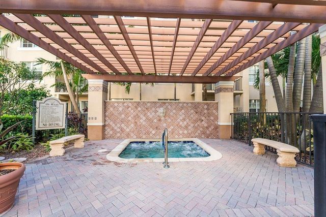 1805 N Flagler Drive 108, West Palm Beach, FL 33407