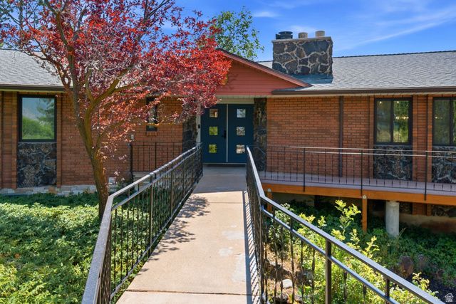 102 E OAKRIDGE DR, Bountiful, UT 84010
