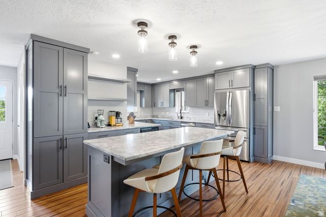 102 E OAKRIDGE DR, Bountiful, UT 84010