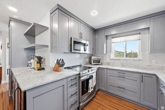 102 E OAKRIDGE DR, Bountiful, UT 84010