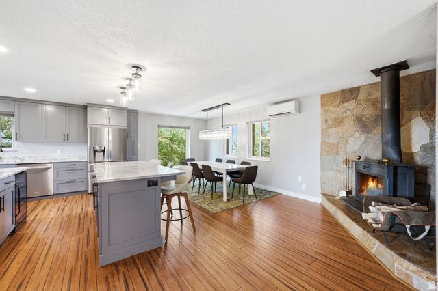 102 E OAKRIDGE DR, Bountiful, UT 84010