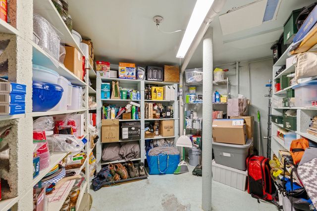 102 E OAKRIDGE DR, Bountiful, UT 84010