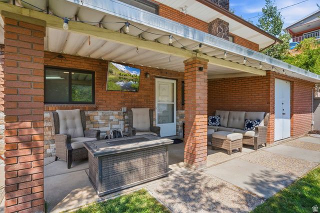102 E OAKRIDGE DR, Bountiful, UT 84010