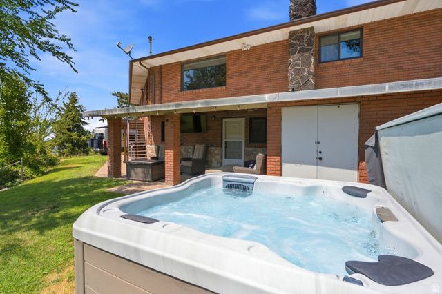 102 E OAKRIDGE DR, Bountiful, UT 84010