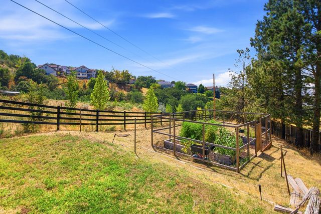 102 E OAKRIDGE DR, Bountiful, UT 84010