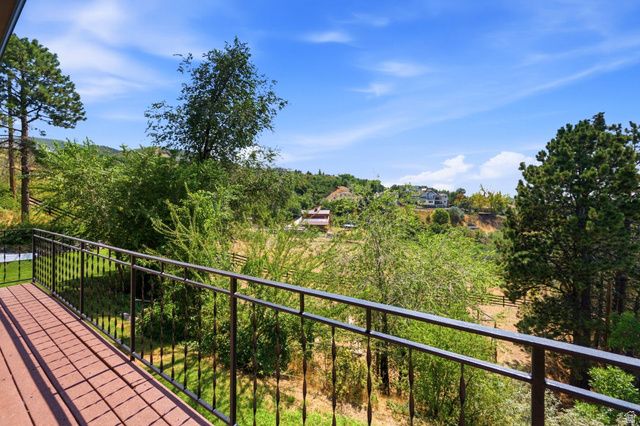 102 E OAKRIDGE DR, Bountiful, UT 84010