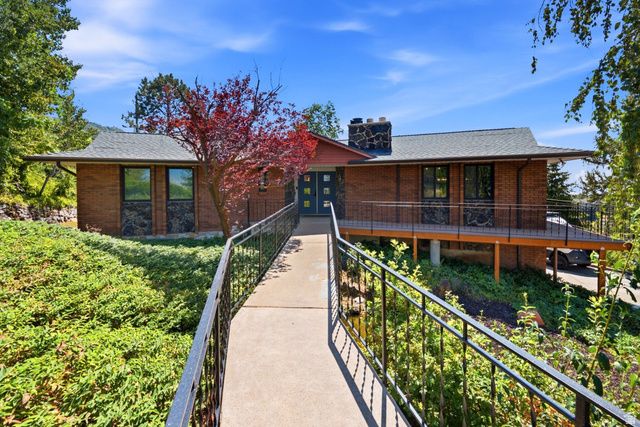 102 E OAKRIDGE DR, Bountiful, UT 84010
