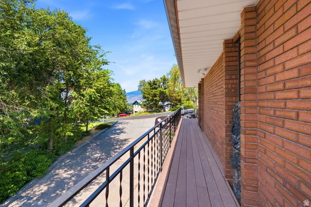 102 E OAKRIDGE DR, Bountiful, UT 84010