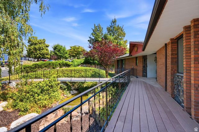 102 E OAKRIDGE DR, Bountiful, UT 84010