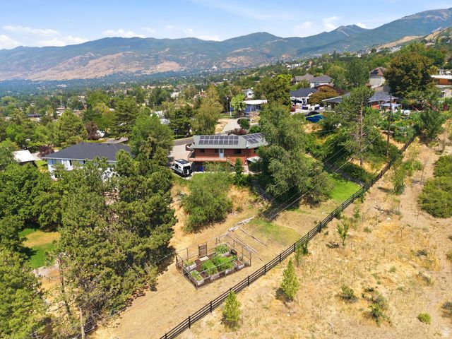 102 E OAKRIDGE DR, Bountiful, UT 84010