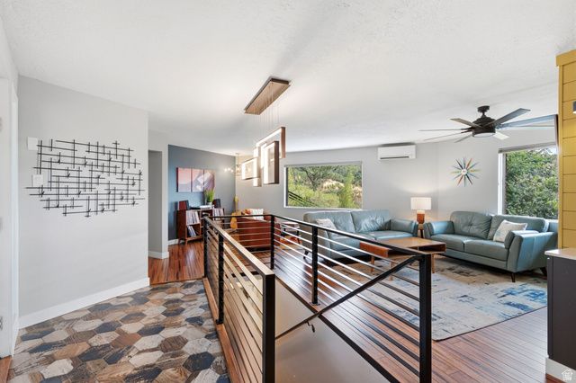 102 E OAKRIDGE DR, Bountiful, UT 84010