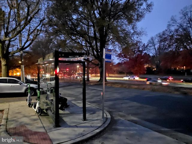 1407 E ABINGDON DR #1, Alexandria, VA 22314