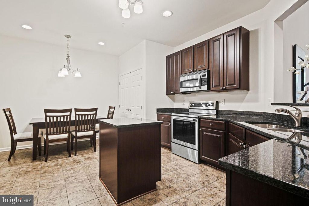 Image 13 of property listing at 8556 DINA LN #41, Ellicott City, MD 21043