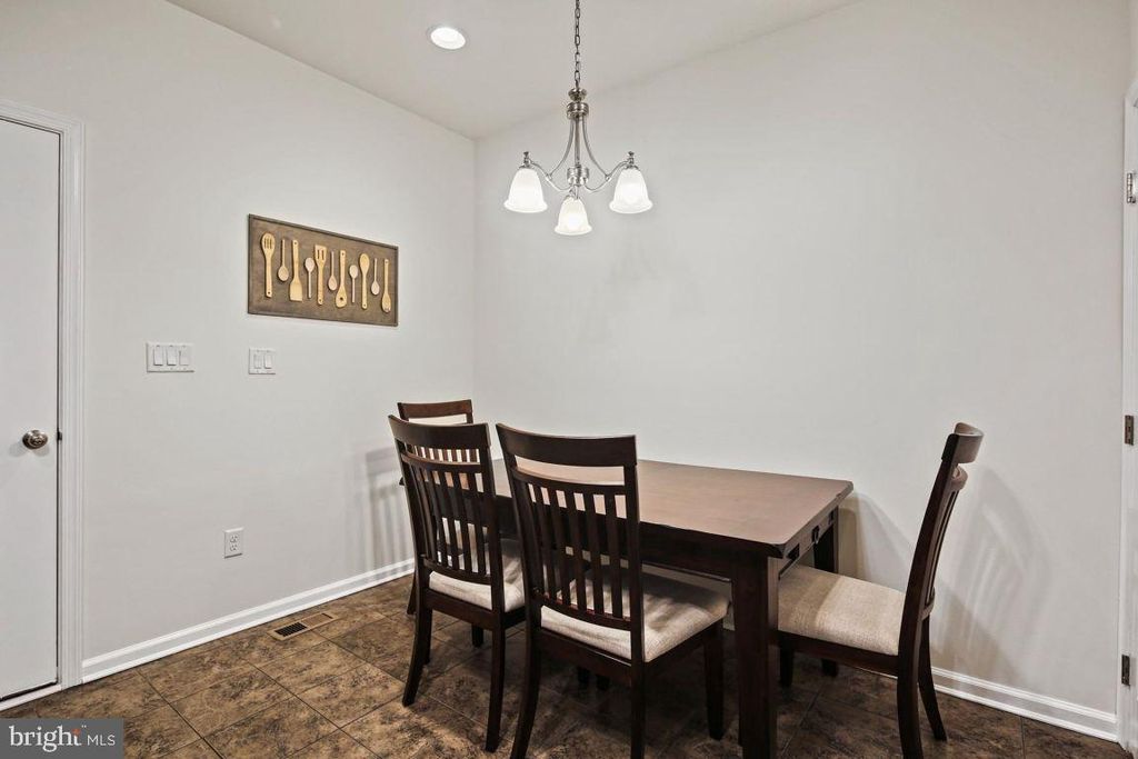 Image 14 of property listing at 8556 DINA LN #41, Ellicott City, MD 21043