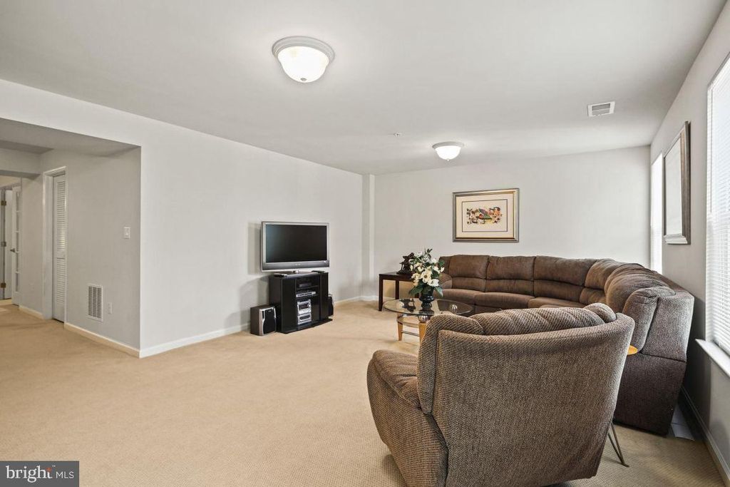 Image 24 of property listing at 8556 DINA LN #41, Ellicott City, MD 21043