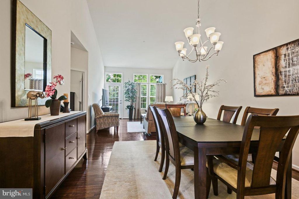 Image 4 of property listing at 8556 DINA LN #41, Ellicott City, MD 21043