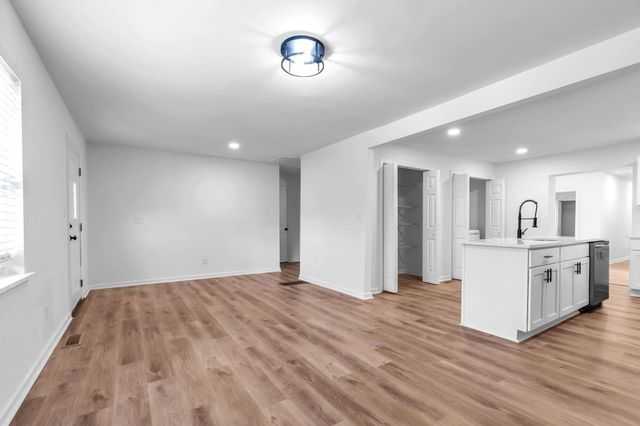 4 EASY Street, Taylors, SC 29687