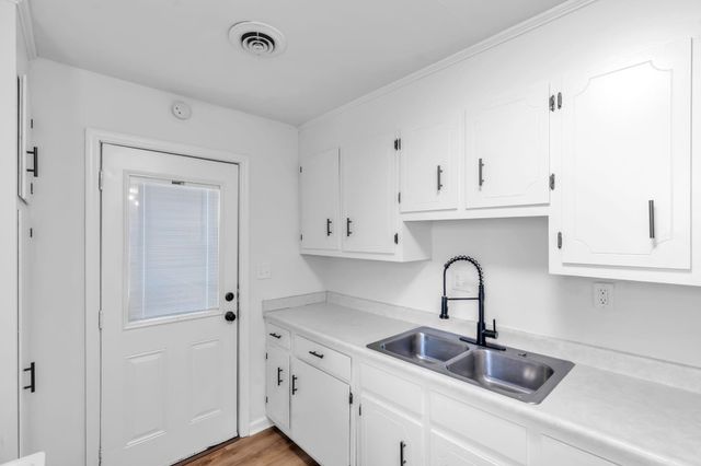 4 EASY Street, Taylors, SC 29687