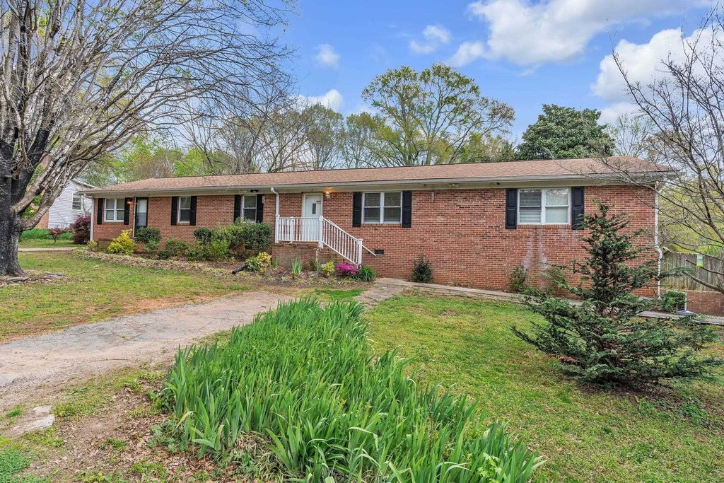 4 EASY Street, Taylors, SC 29687