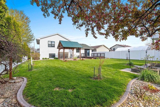 3861 COBBLESTONE COURT, Oshkosh, WI 54901
