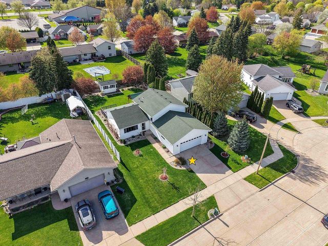 3861 COBBLESTONE COURT, Oshkosh, WI 54901