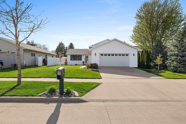 3861 COBBLESTONE COURT, Oshkosh, WI 54901