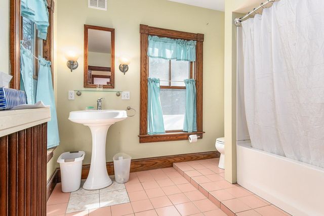 26 Hampton Road, Exeter, NH 03833