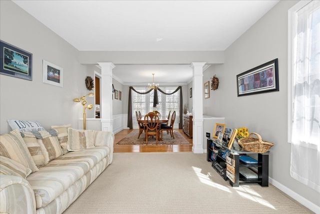 16 Blackstone Ln, Grafton, MA 01560