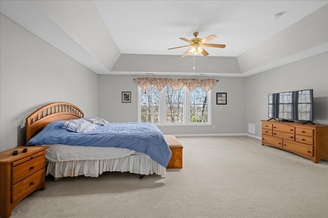 16 Blackstone Ln, Grafton, MA 01560