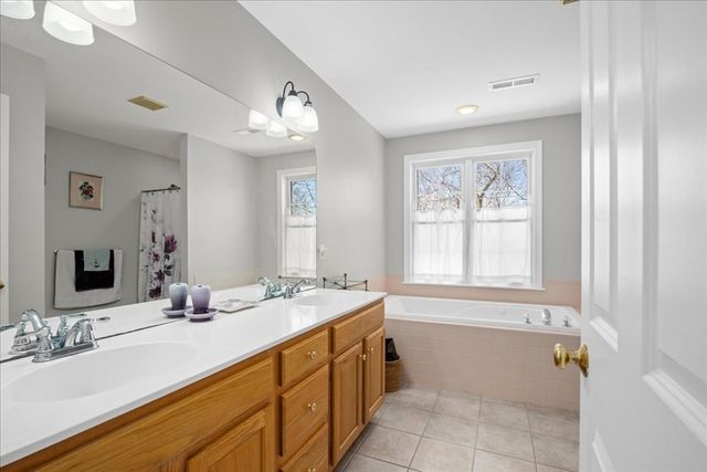 16 Blackstone Ln, Grafton, MA 01560