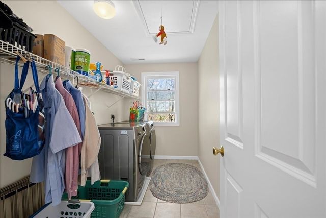 16 Blackstone Ln, Grafton, MA 01560