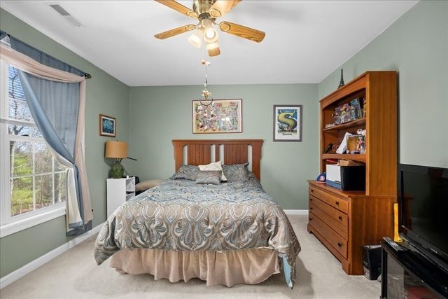 16 Blackstone Ln, Grafton, MA 01560