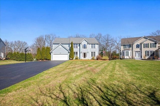 16 Blackstone Ln, Grafton, MA 01560