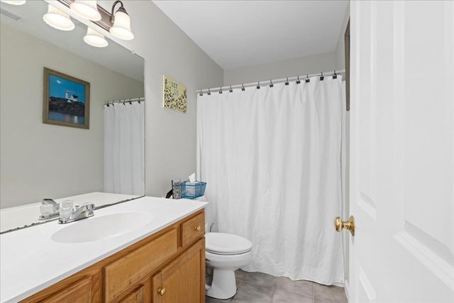 16 Blackstone Ln, Grafton, MA 01560