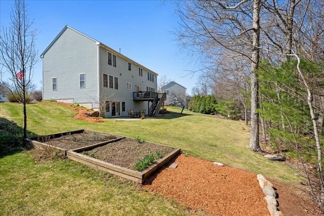 16 Blackstone Ln, Grafton, MA 01560