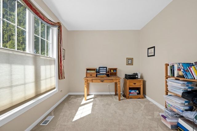 16 Blackstone Ln, Grafton, MA 01560