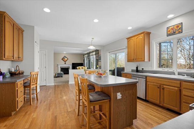 16 Blackstone Ln, Grafton, MA 01560