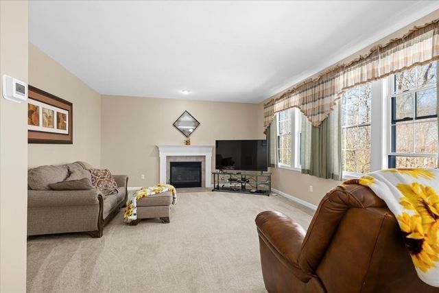 16 Blackstone Ln, Grafton, MA 01560