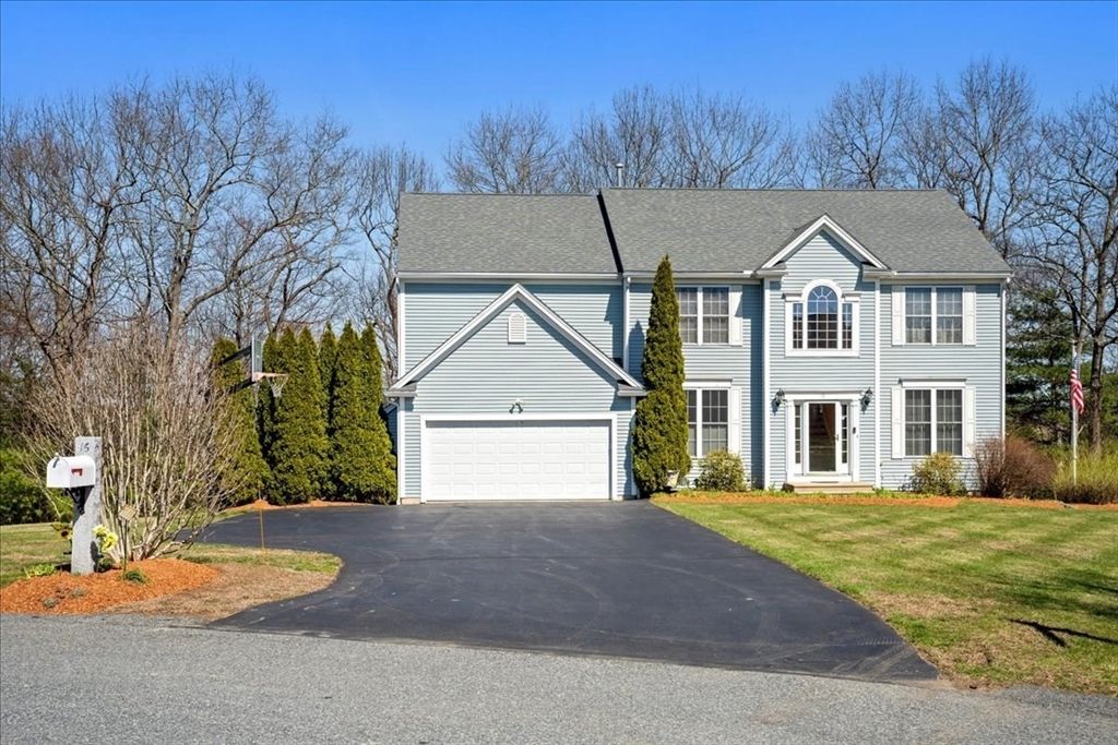 16 Blackstone Ln, Grafton, MA 01560