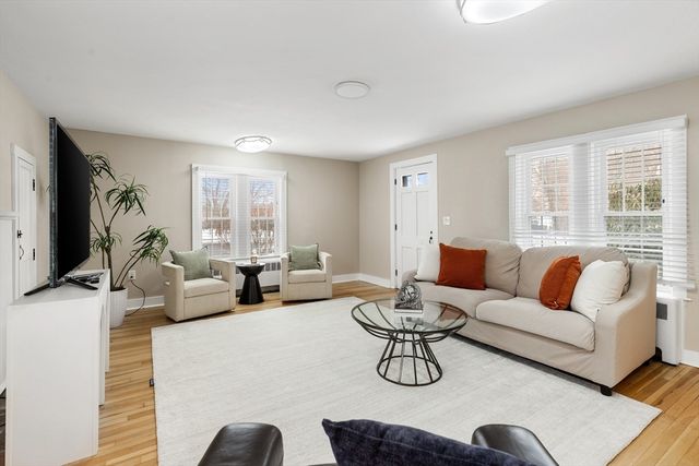 353 Concord Ave 353, Lexington, MA 02421