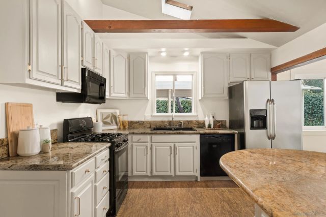 2713 Lancelot Dr, Oceanside, CA 92054