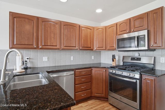 8220 N Salmonberry LOOP, Hayden, ID 83835