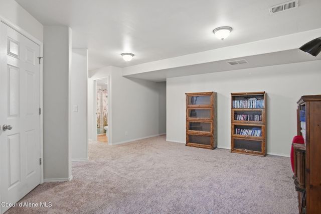 8220 N Salmonberry LOOP, Hayden, ID 83835