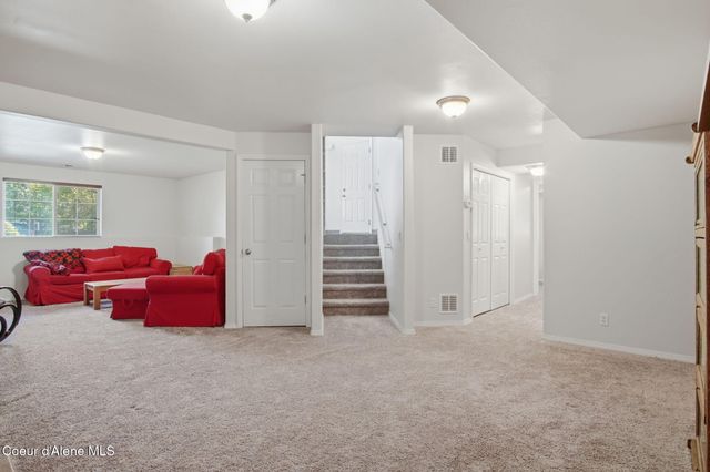 8220 N Salmonberry LOOP, Hayden, ID 83835