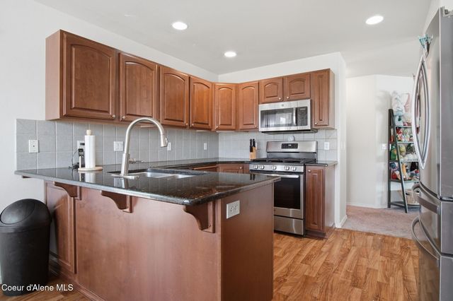 8220 N Salmonberry LOOP, Hayden, ID 83835