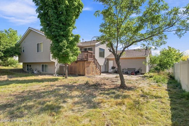 8220 N Salmonberry LOOP, Hayden, ID 83835