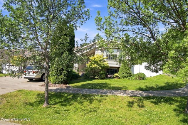 8220 N Salmonberry LOOP, Hayden, ID 83835