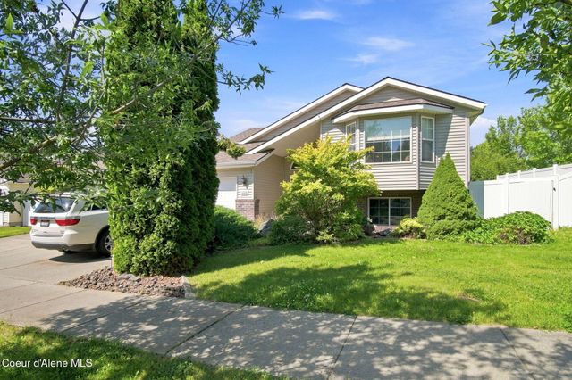 8220 N Salmonberry LOOP, Hayden, ID 83835