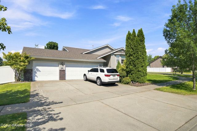 8220 N Salmonberry LOOP, Hayden, ID 83835